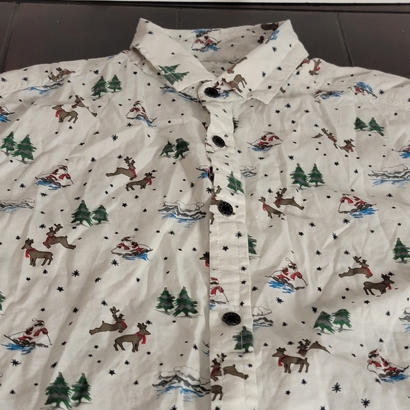 Free Planet Christmas Theme White Button Down Shirt Adult Size Small - Picture 2 of 16